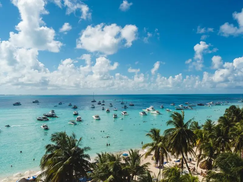Вид на Isla Mujeres, Мексика